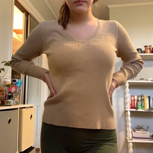 tan ribbed v-neck sweater 🤎🧡 - Picture 2 of 4
